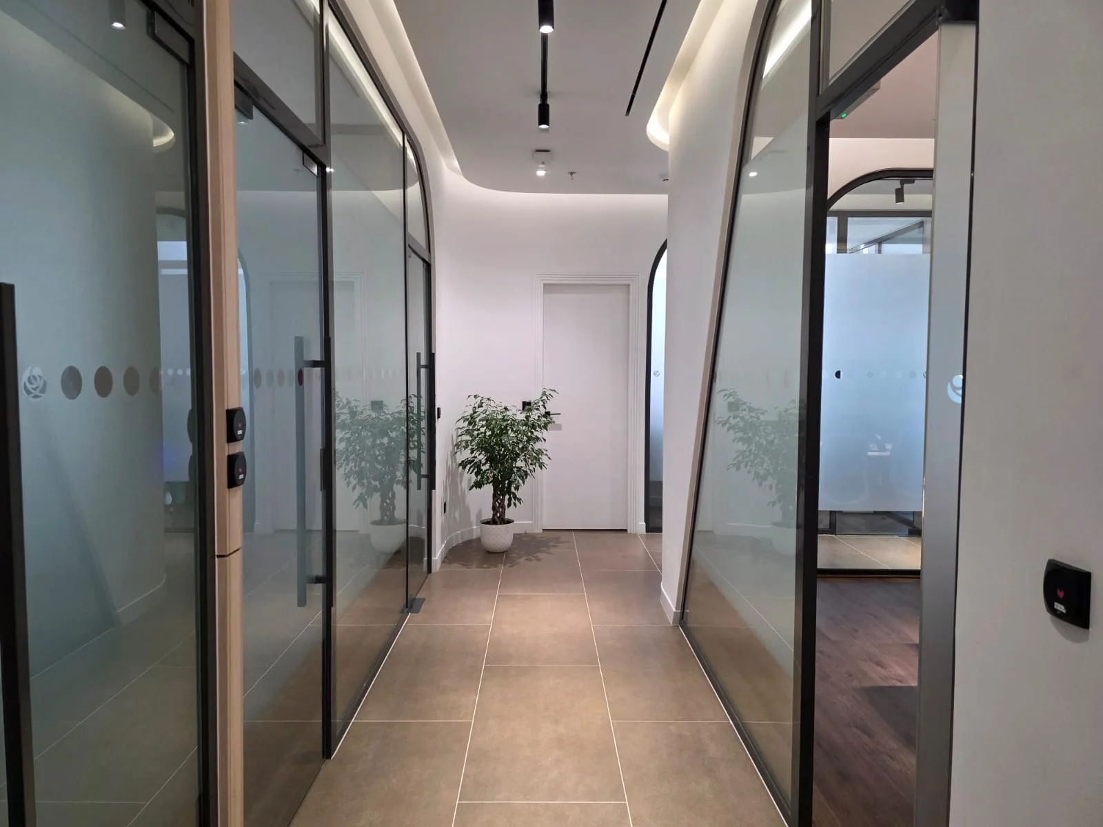 Arched glazed office fronts lining the main circulation route